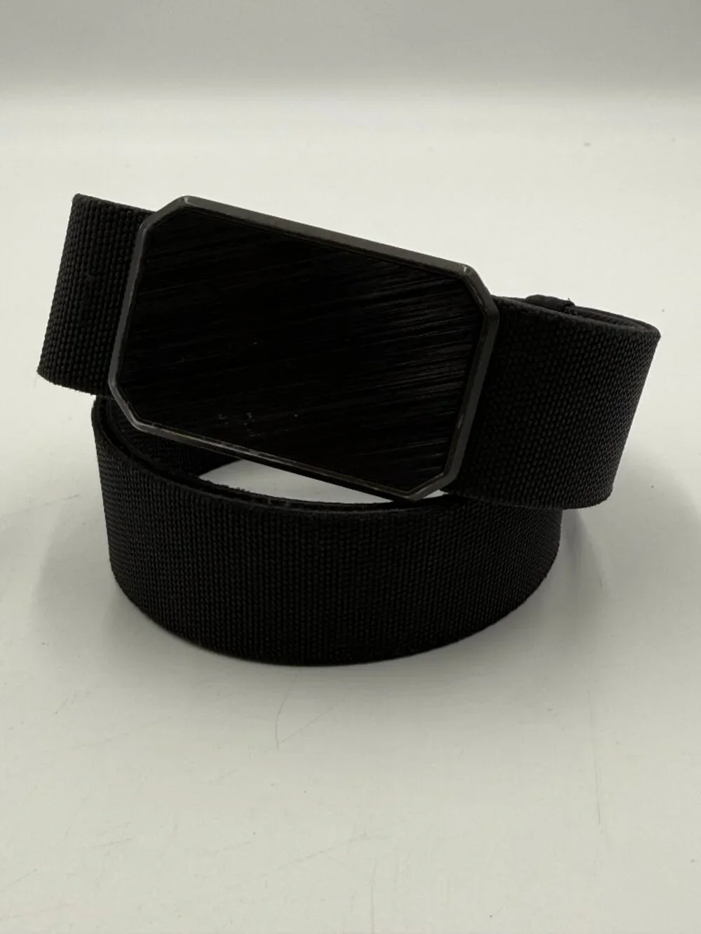 Groove Life Magnetic Belt Size Small Adjustable Black Dark Gray Scratched